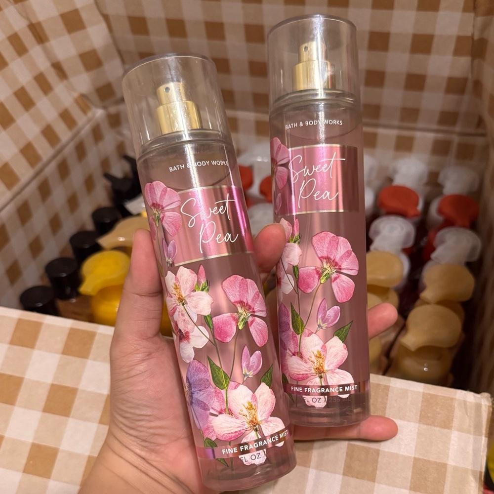 Bath & Body Works Sweet Pea Mist with Pink Floral Design
